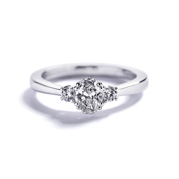 Fancy Love 3-stensring med 0,50 ct. oval diamant