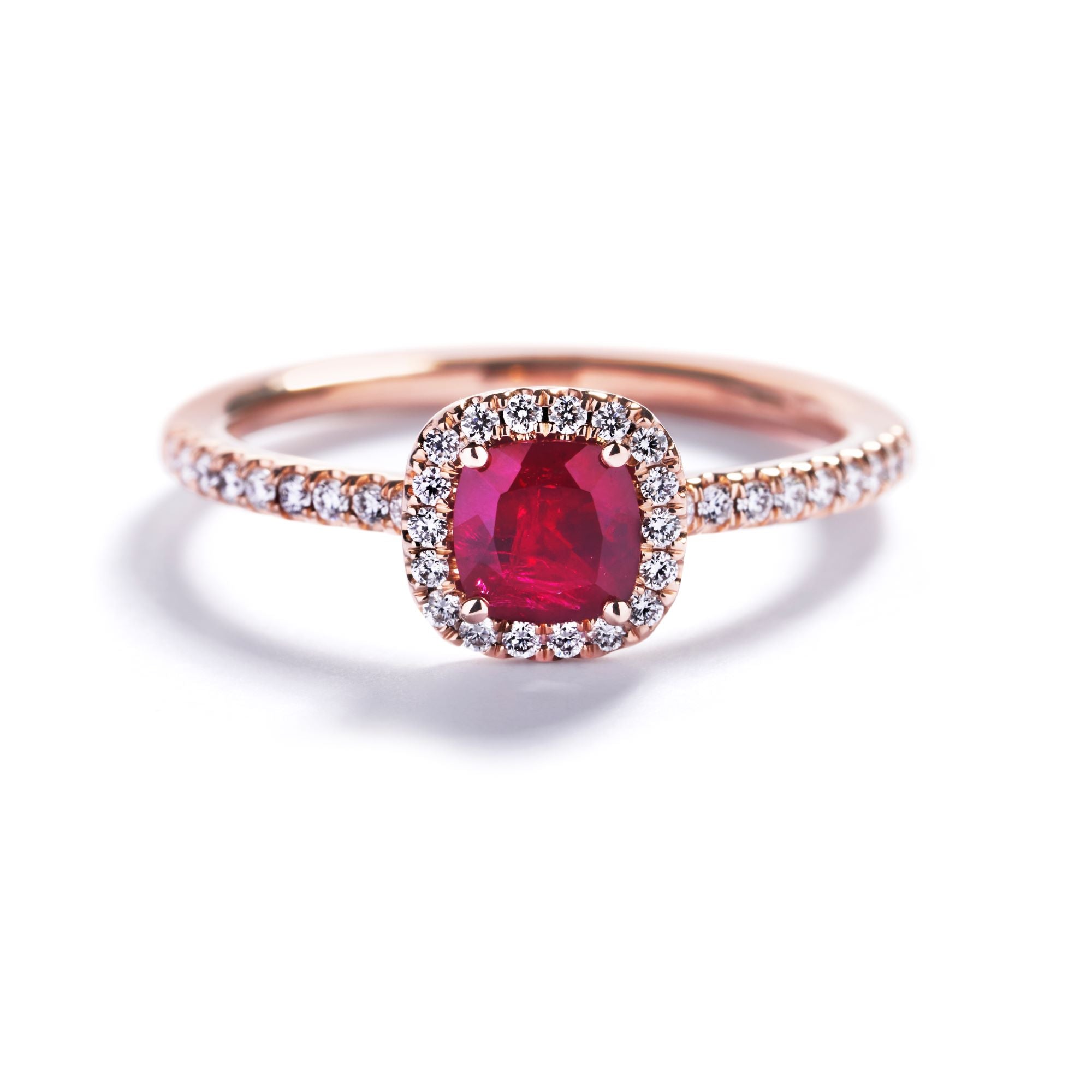 Rubin rosetring med 0,60 ct. Grønlandsk Rubin og brillanter