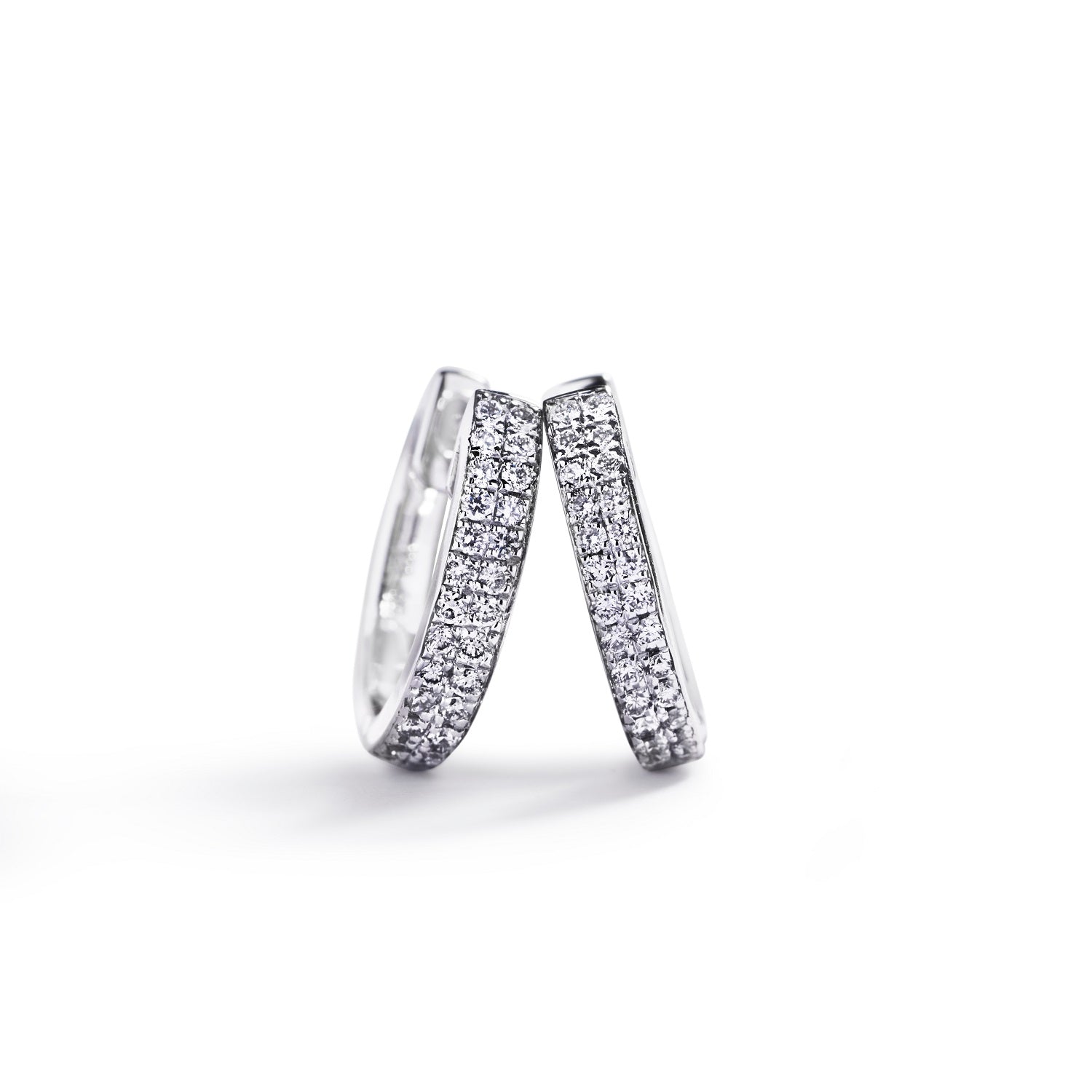 Diamant creoler fra Hartmann's i 18 kt. hvidguld med 52 hvide brillanter