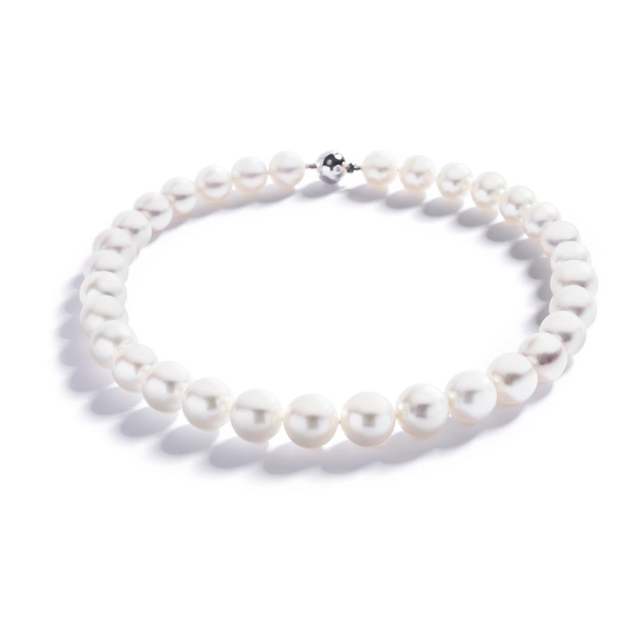 Perlekæde med 31 South Sea kulturperler  12,9 – 16,0 mm.