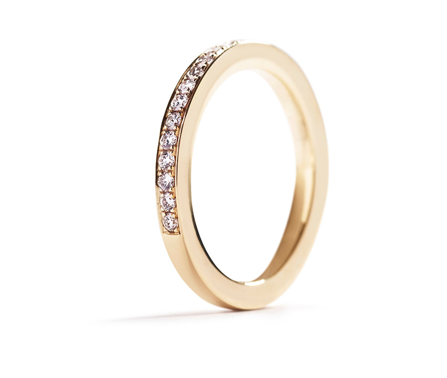Alliancering i 18 kt. gulguld med 0,24 ct. brillanter