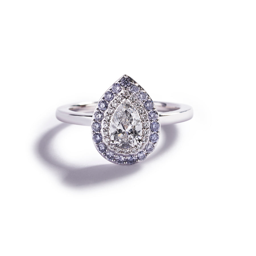 Rosetring med 0,64 ct. dråbesleben diamant og 0,31 ct. Argyle Blue diamanter