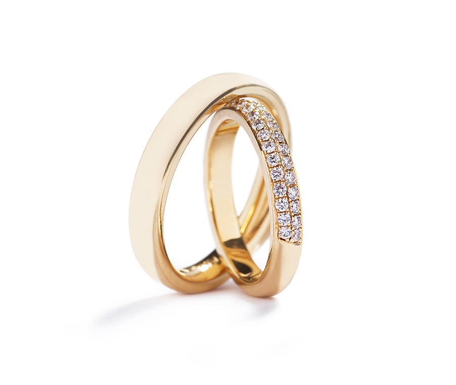 Vielsesringe i 18 kt. gulguld fra Hartmann's - damering med 44 brillanter