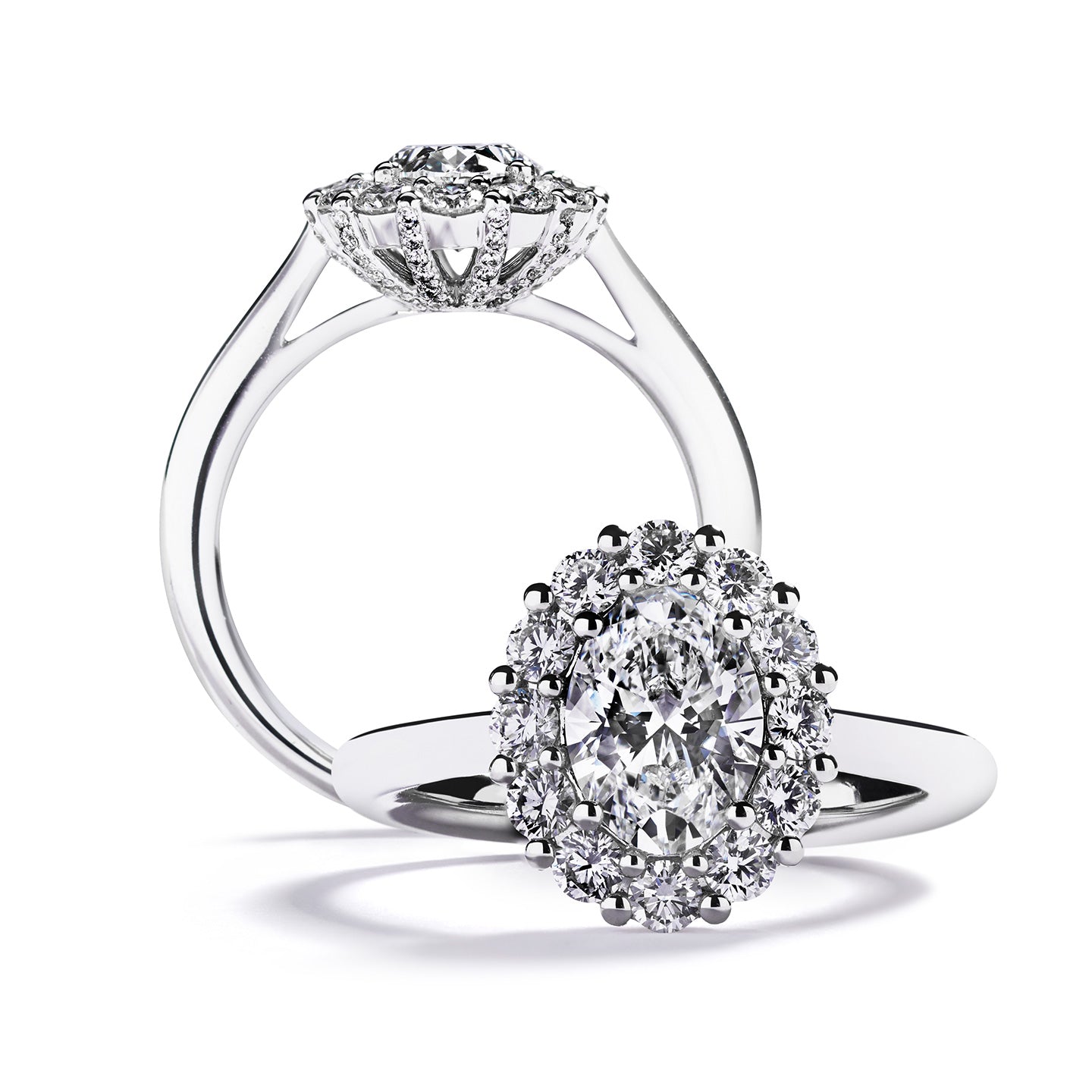 Rosetring med oval diamant og krans af brillanter