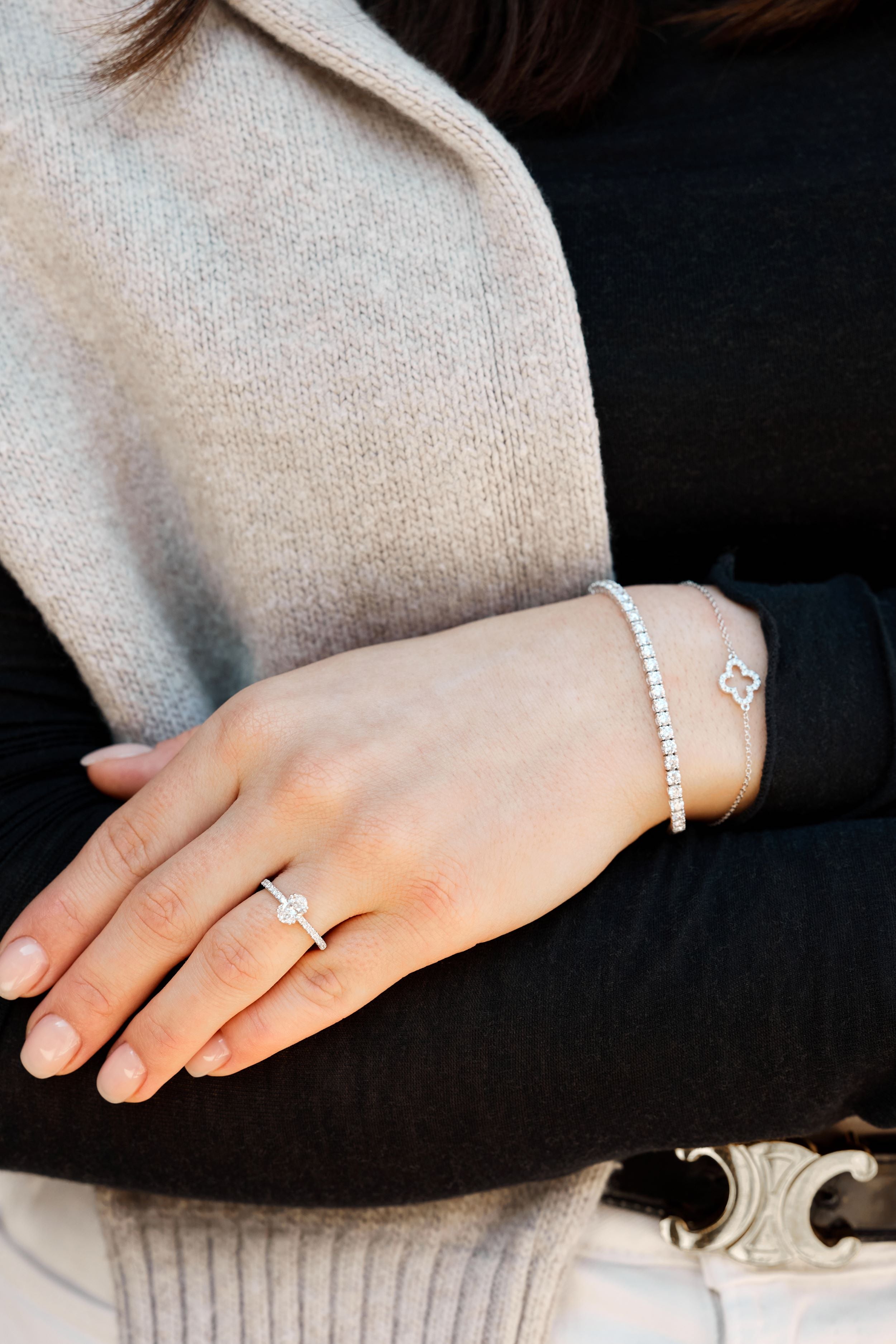 Fancy Love solitairering med 0,70 ct. oval diamant