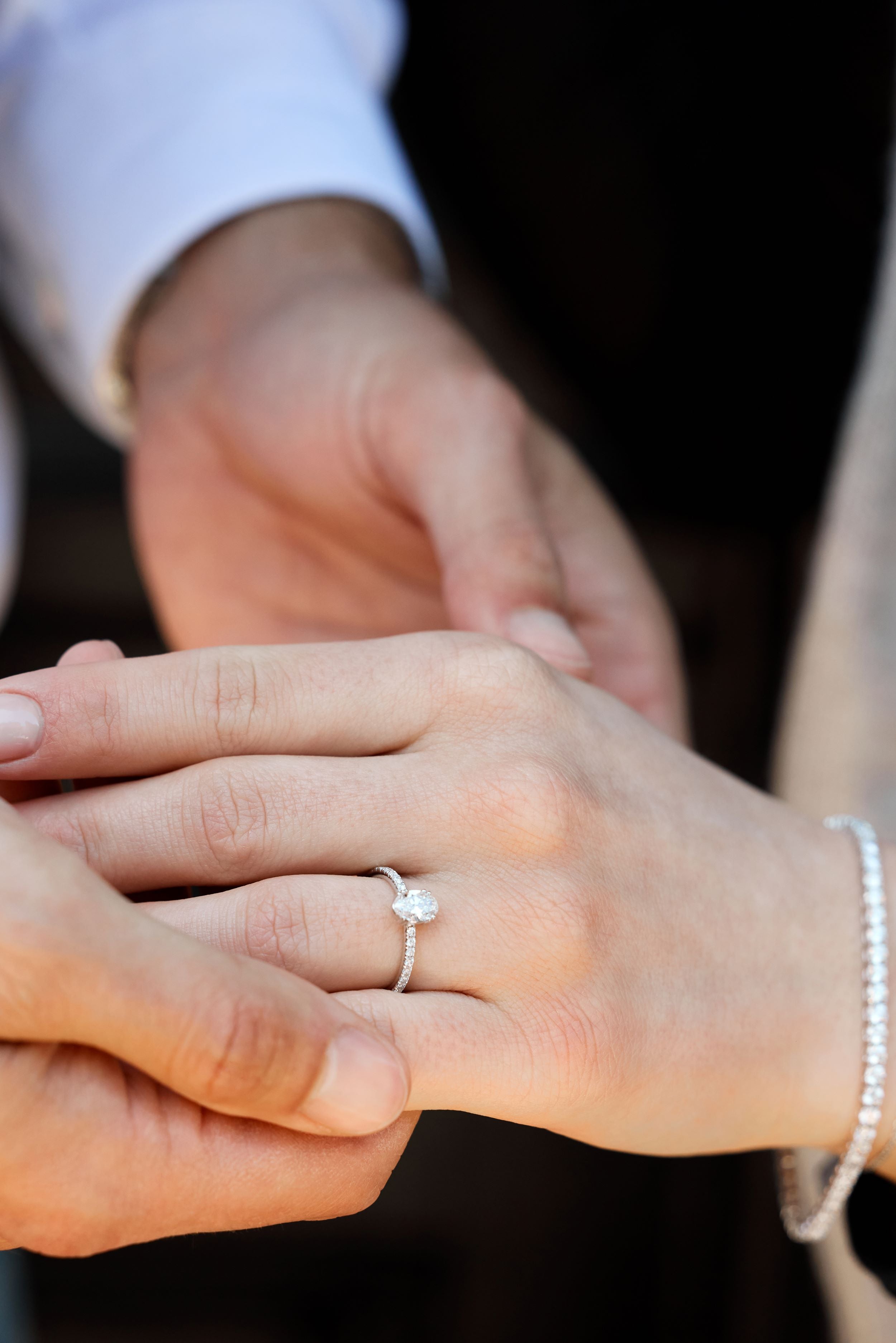 Fancy Love solitairering med 0,70 ct. oval diamant