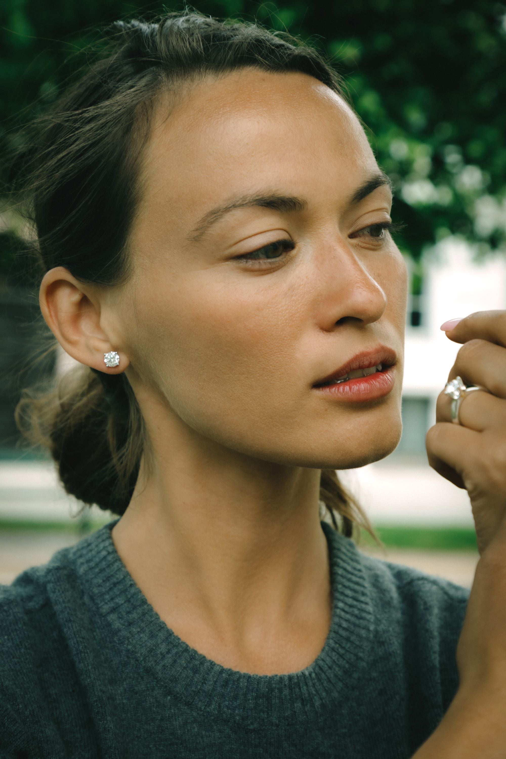 Solitaire ørestikker i 14 kt. med i alt 0,80 ct. diamanter