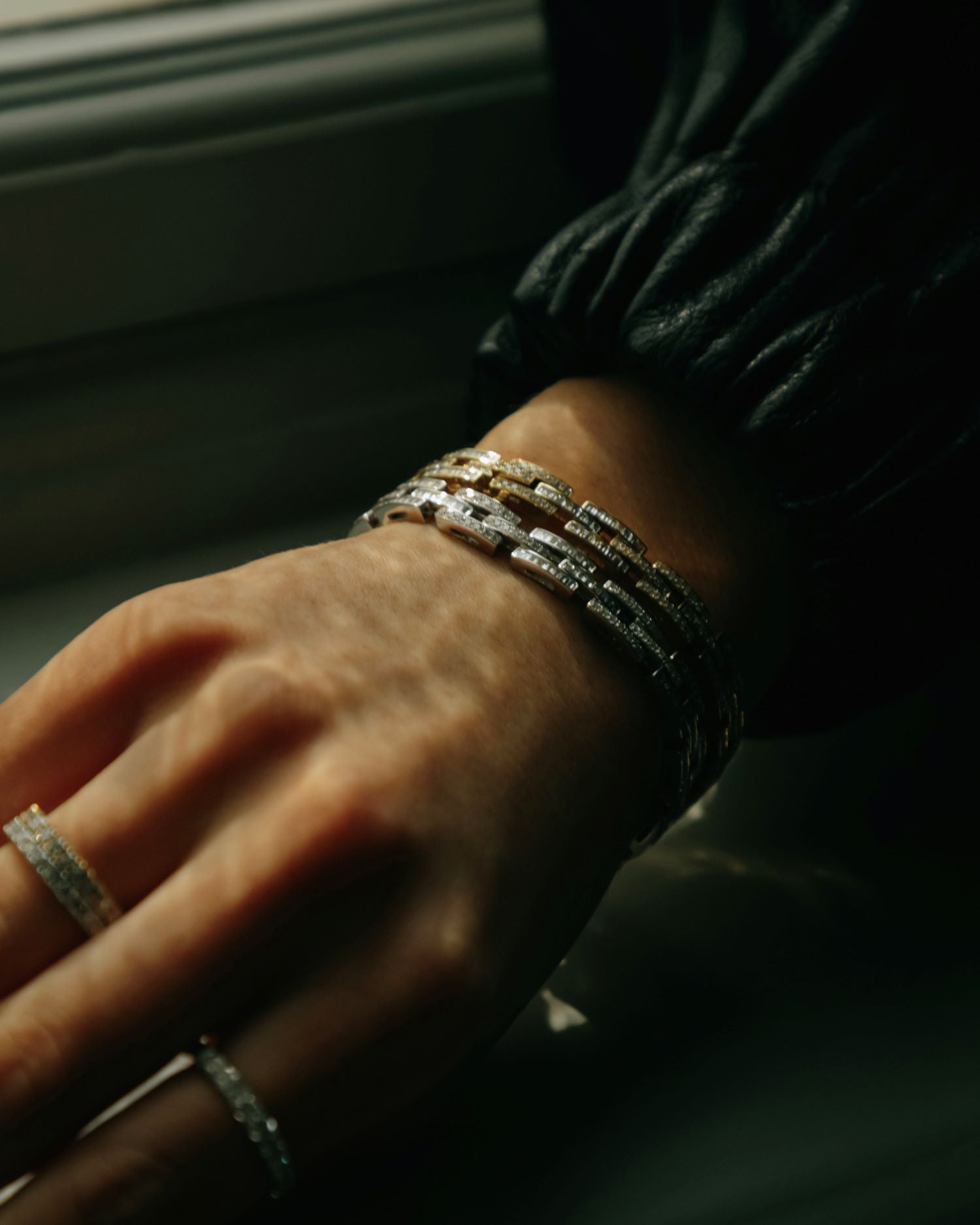 Diamant armbånd med 0,31 ct. Argyle Pink diamanter og 3,07 ct. brillanter