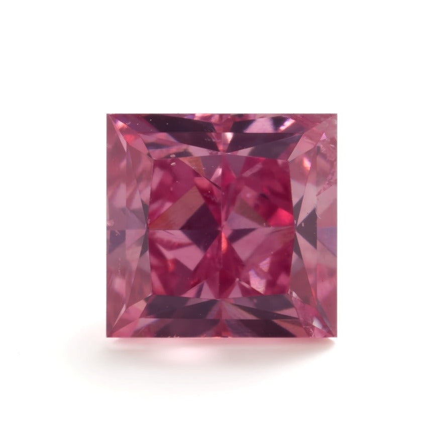 0,63 carat Princess cut Natural Fancy Vivid Purplish Pink diamant.  GIA og Argyle certifikater medfølger.  