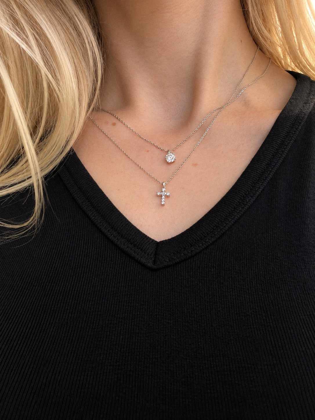 Diamantkors vedhæng i hvidguld med 0,12 ct. brillanter