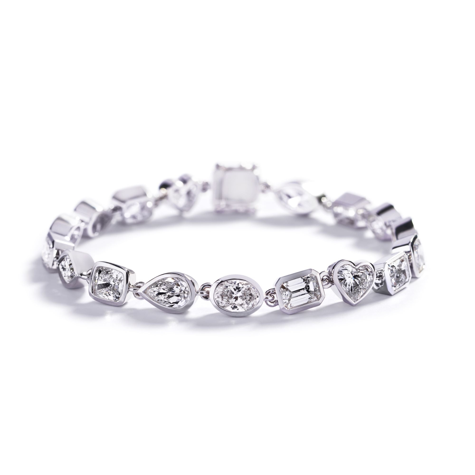 Tennisarmbånd i hvidguld med 14,97 ct. fancy cut diamanter