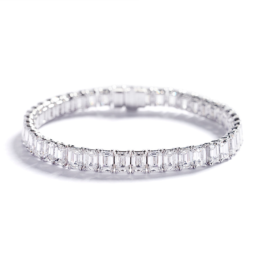 Tennisarmbånd med 22,55 ct. Emerald cut diamanter