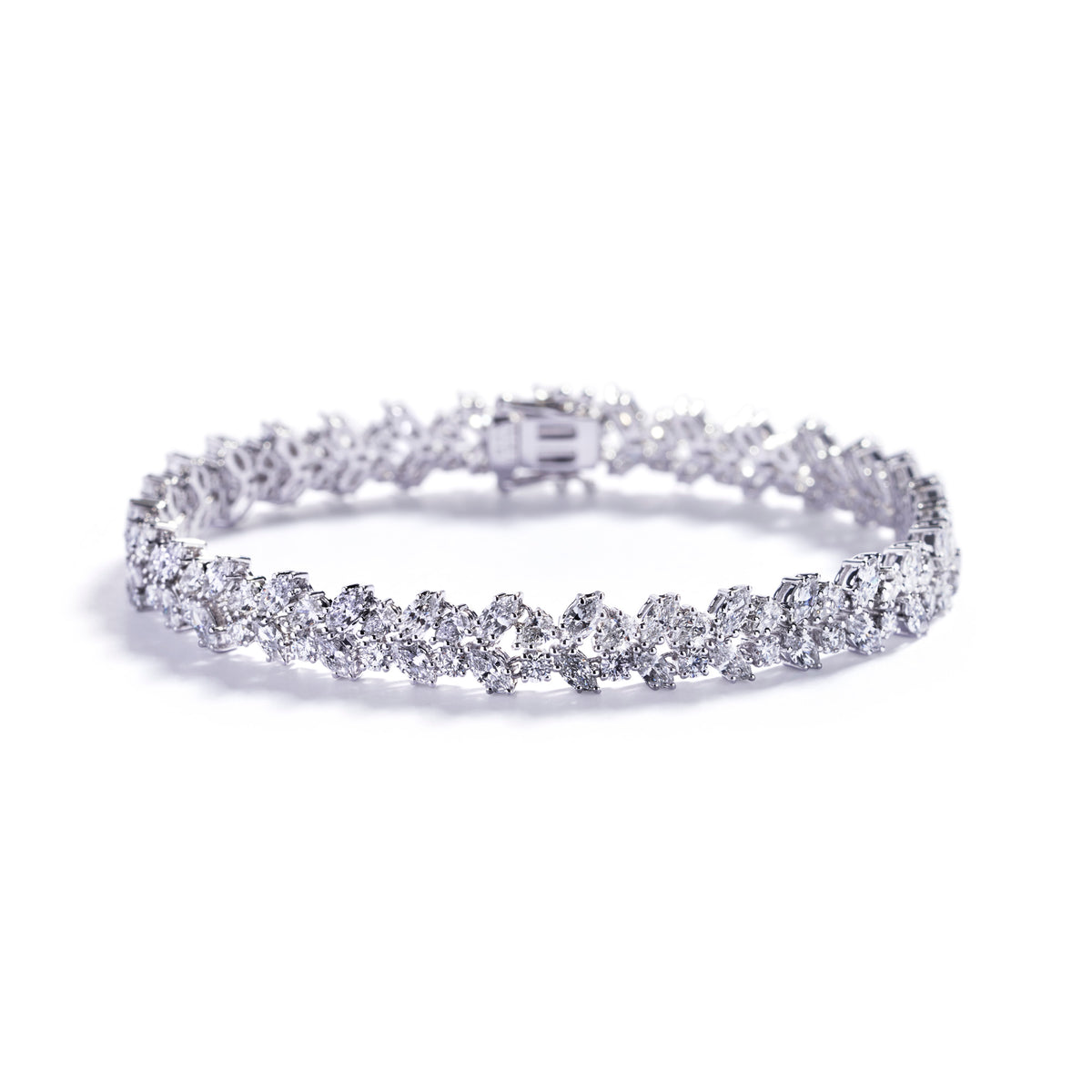 Armbånd med 4,82 ct. Marquiseslebne diamanter