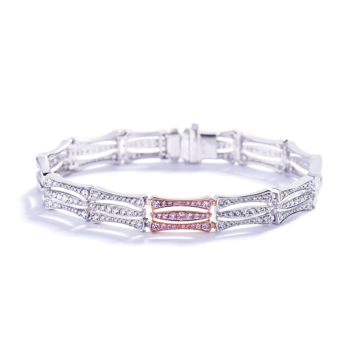 Armbånd med 29 Argyle Pink diamanter