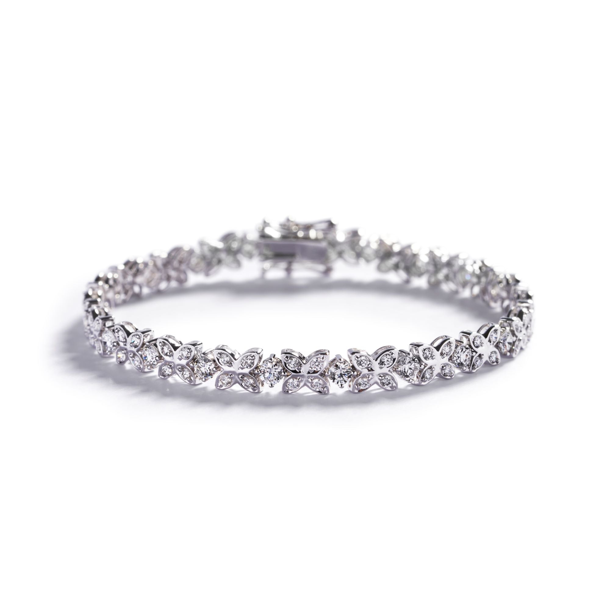 Armbånd i hvidguld med 3,62 ct. brillanter