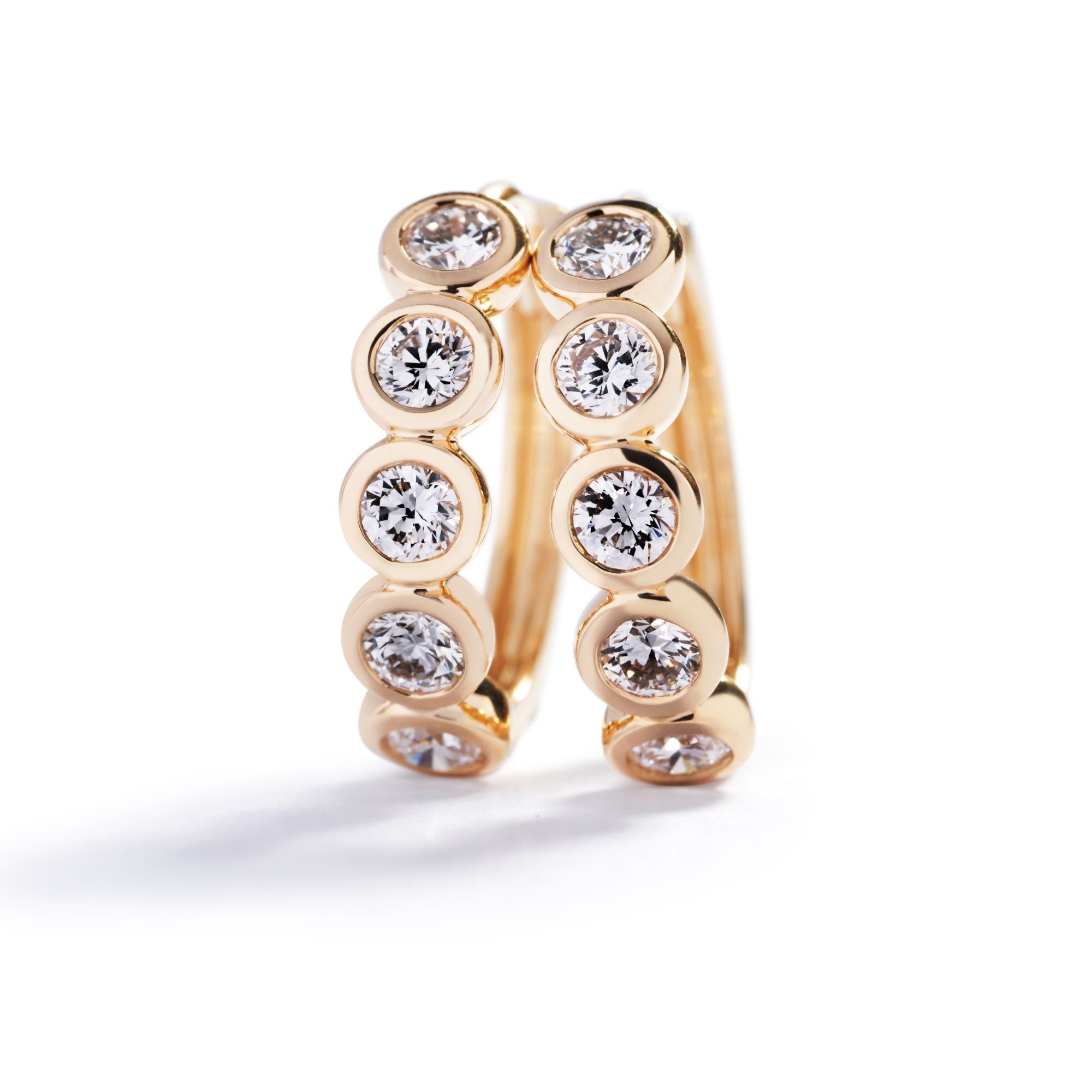Creoler i gulguld med 0,77 ct. diamanter