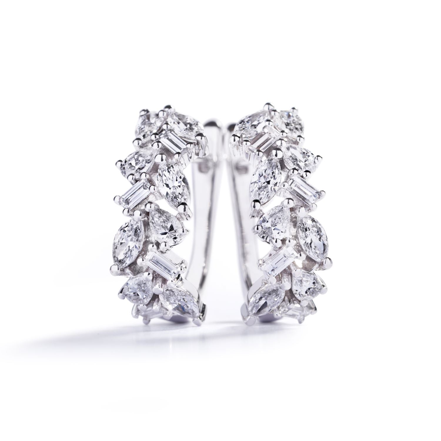 Creoler i 18 kt. hvidguld med 1,20 ct. diamanter
