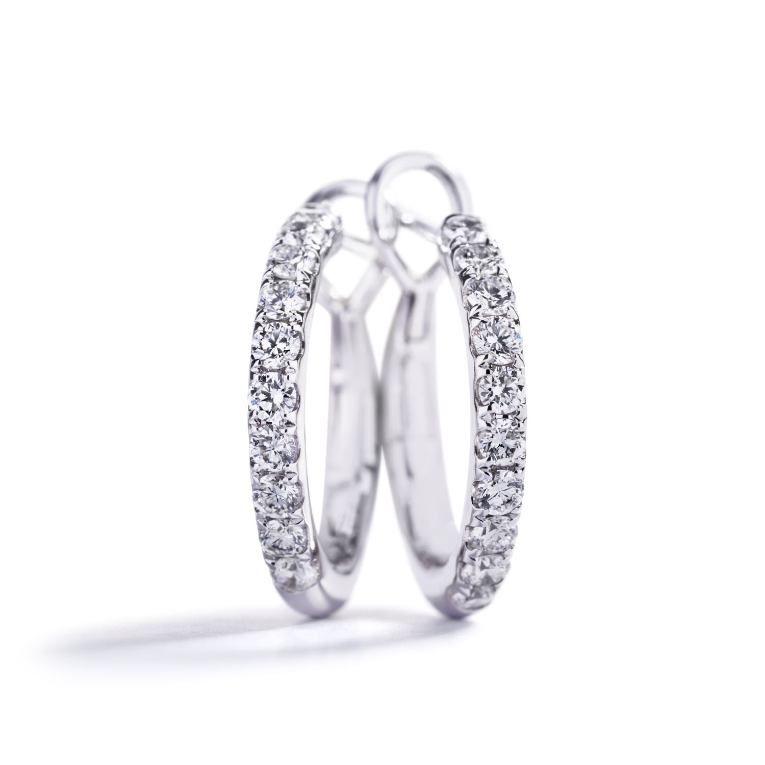 Creoler i 18 kt. hvidguld med 0,43 ct. brillanter