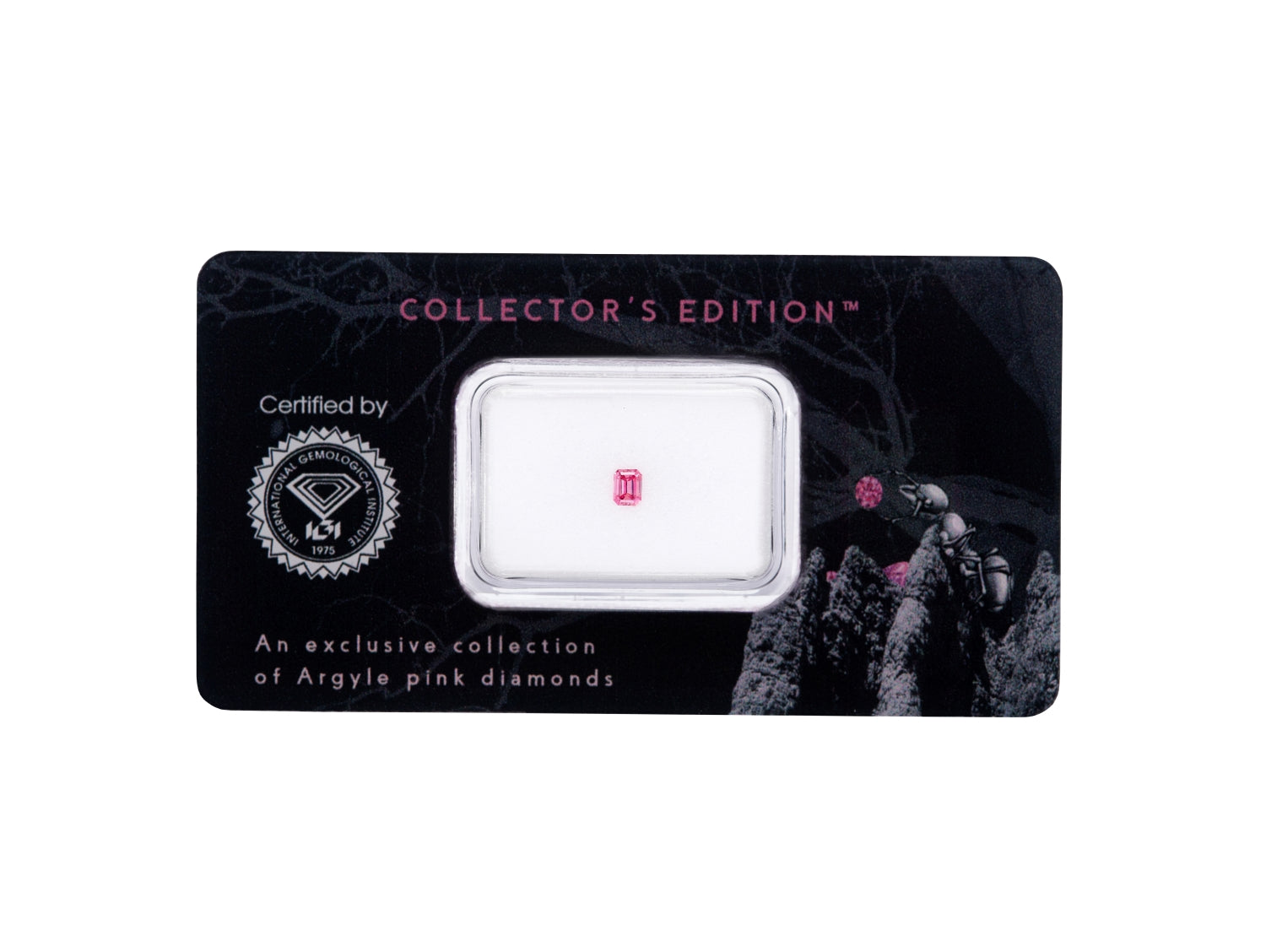 "Argyle Pink Collector's Edition" - udsøgte, håndplukkede Argyle Pink i forsegling med certifikat fra International Gemological Institute.                                                                                                                                                                                    Denne pakke indeholder 1 diamant; Argyle Pink emerald cut diamant 0,11 carat Natural Fancy Vivid Purplish Pink/SI2. IGI Collector´s Edition certifikat og GIA certifikat medfølger.