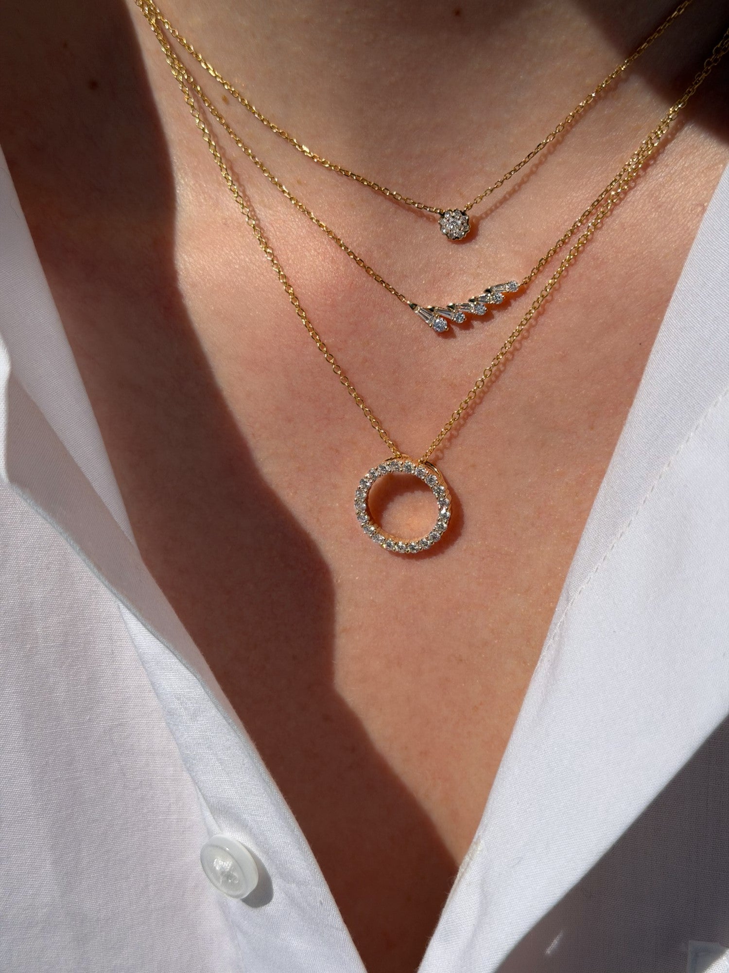 Cirkelvedhæng i 18 kt. hvidguld med 2,60 ct. brillanter
