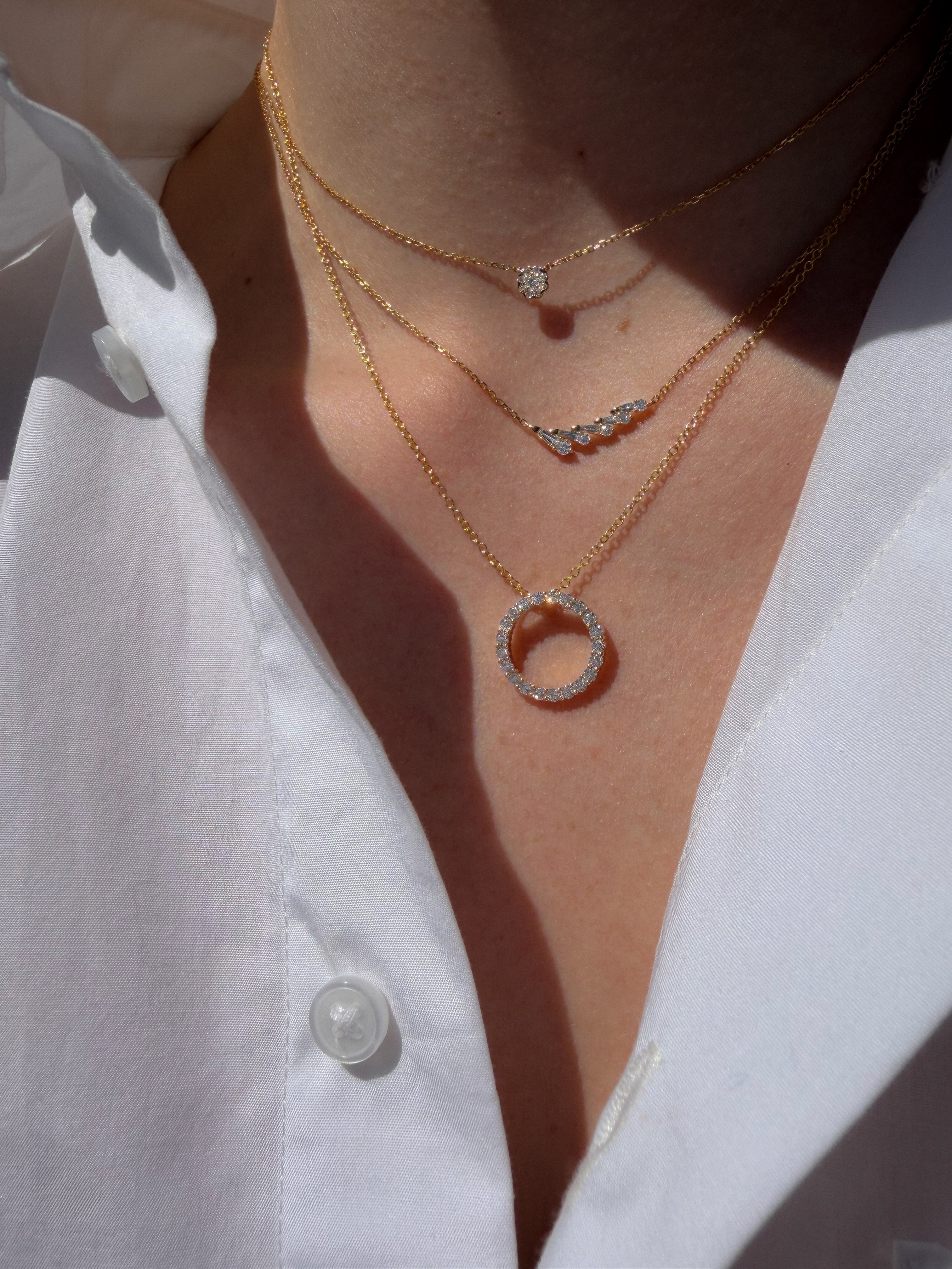 Cirkelvedhæng i 18 kt. hvidguld med 1,60 ct. brillanter