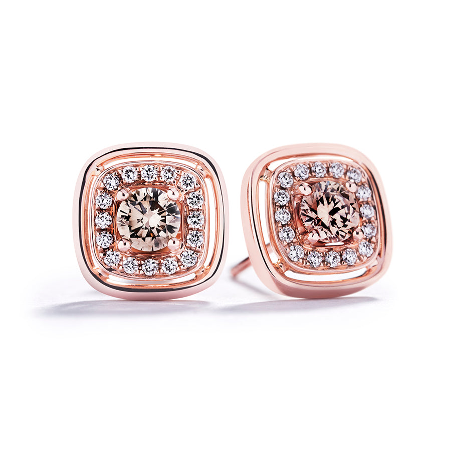 Ørestikker med i alt 0,48 ct. champagne diamanter