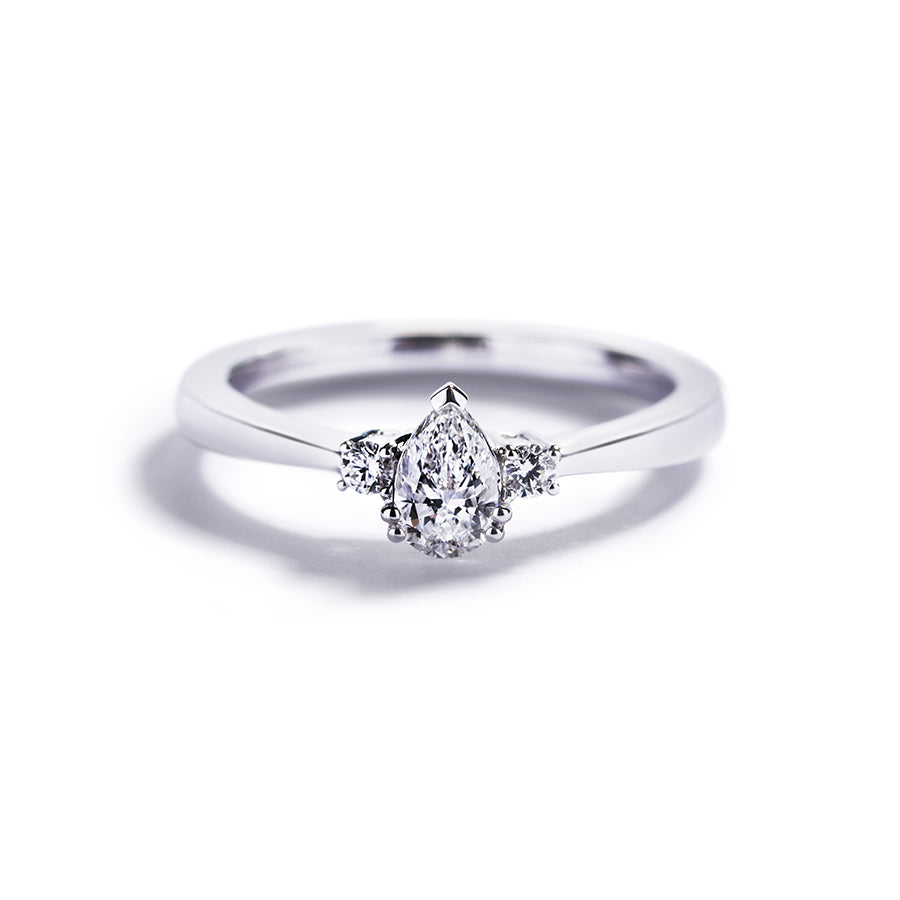 Fancy Love 3-stensring med 0,30 ct. dråbesleben diamant