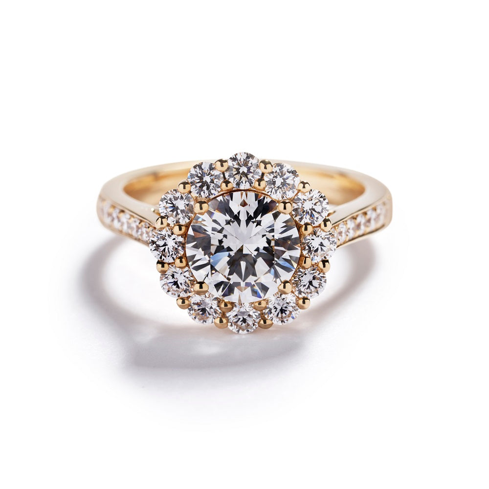 Rosetring i 18 kt. gulguld med 1,70 ct. brillant omkranset af 1,10 ct. brillanter
