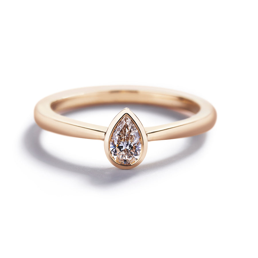 Fancy Love solitairering med 0,70 ct. dråbesleben diamant