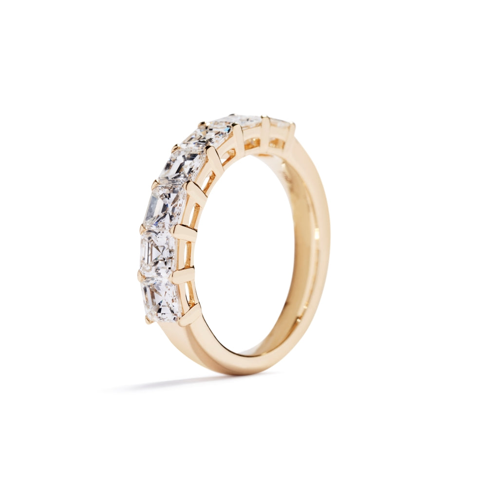 Rækkering i 18 kt. gulguld prydet med 7 Asscher-cut River(D)-Top Wesselton/VVS diamanter, i alt 2,26 ct.