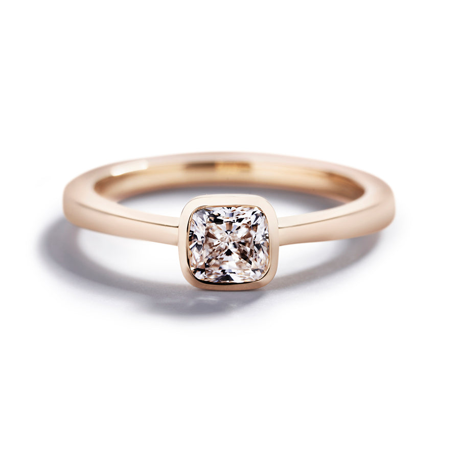 Fancy Love solitairering med 0,70 ct. cushion-cut diamant