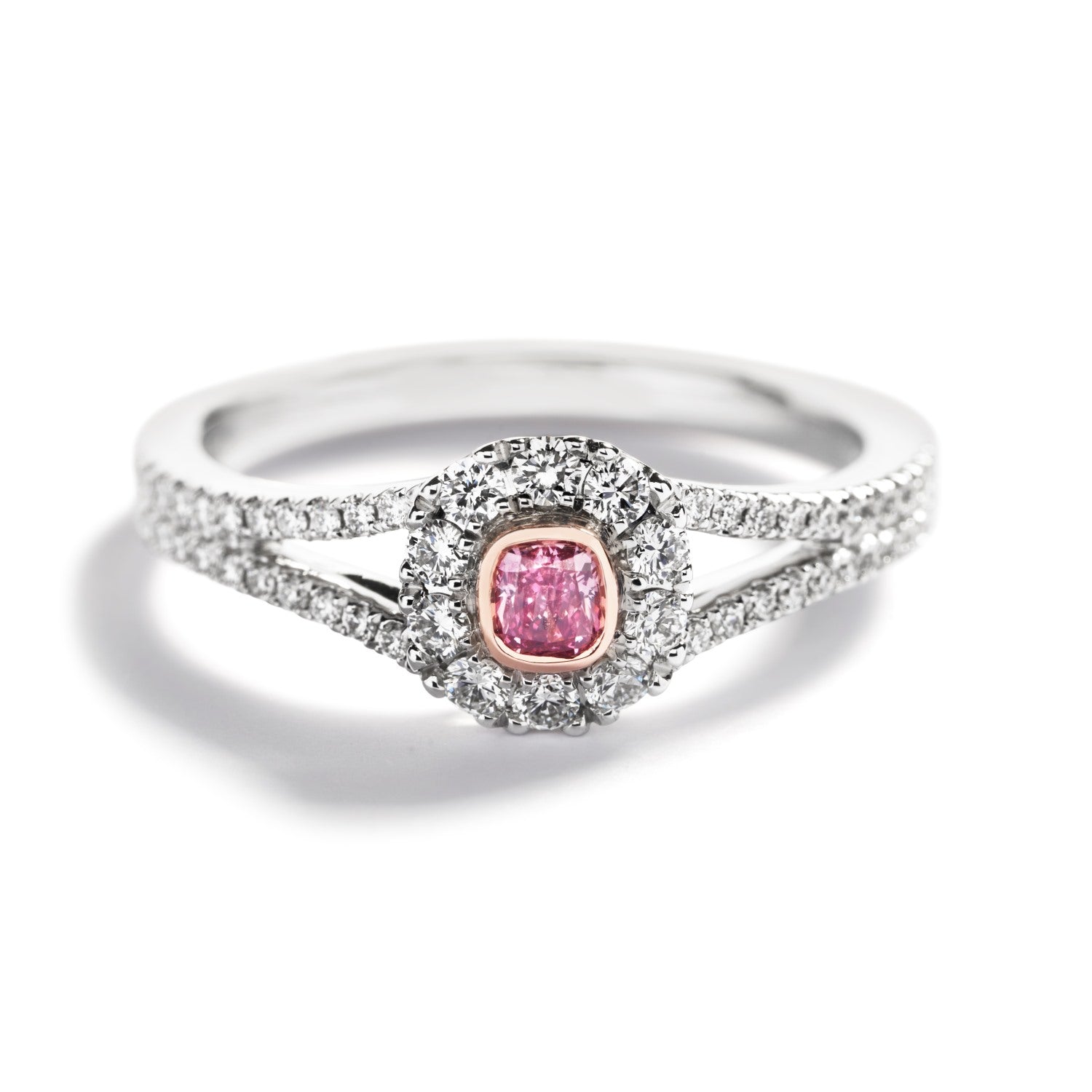 Rosetring med 0,13 ct. pink cushion cut diamant og brillanter