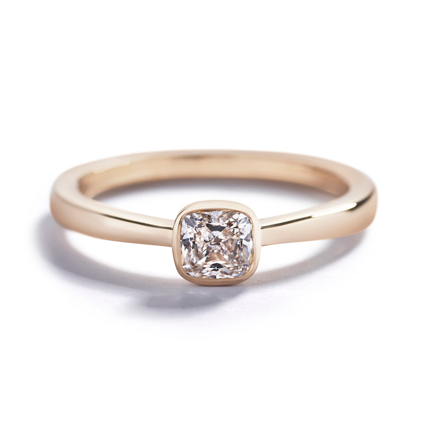 Fancy Love solitairering med 0,53 ct. cushion-cut diamant