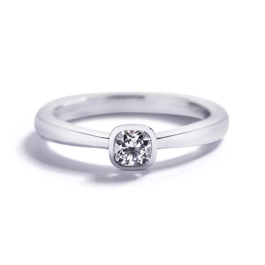 Fancy Love solitairering med 0,30 ct. cushion-cut diamant