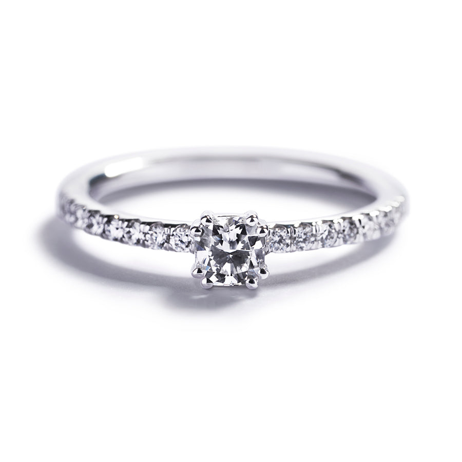 Fancy Love solitairering med 0,30 ct. cushion-cut diamant