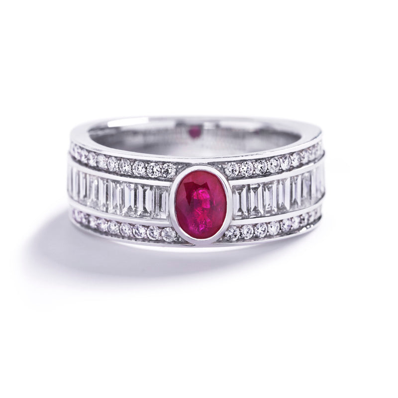 Rubin ring med 2,00 ct. Grønlandsk Rubin, 10 Baguette Cut diamanter og 52 brillanter