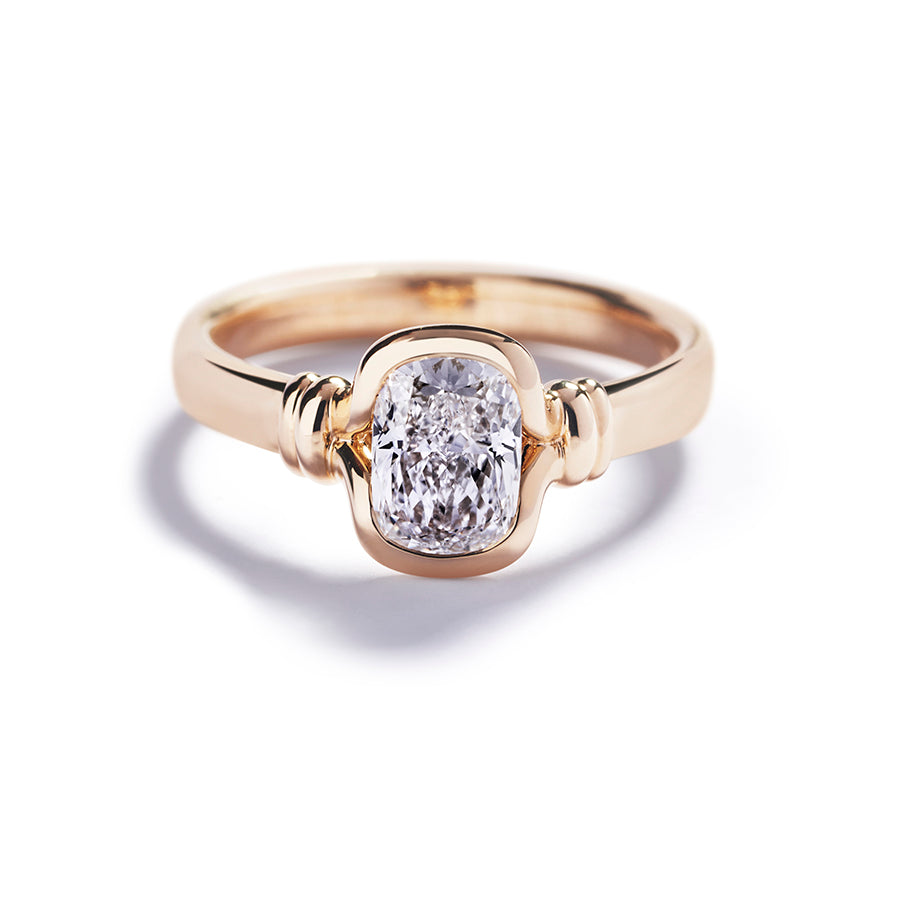 Solitairering i 18 kt. gulguld med 1,20 ct. Cushion cut diamant