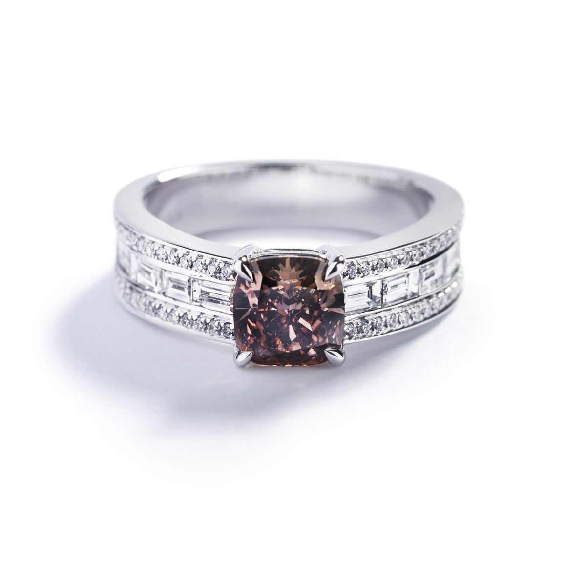 Solitairering i 18 kt. hvidguld med 1,52 ct. champagnefarvet diamant