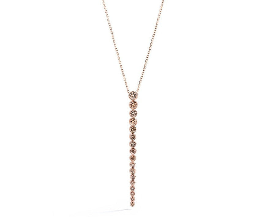 Vedhæng i 18 kt. rosaguld prydet med 17 champagne C5/VS1 diamanter, i alt 1,71 ct. champagne diamanter.