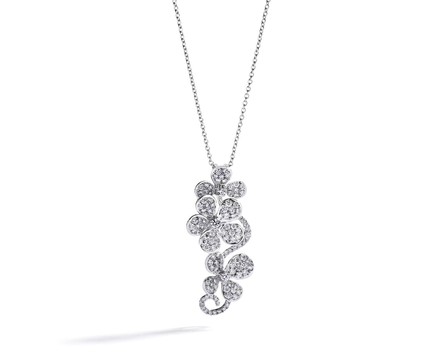 Halskæde i 18 kt. hvidguld med diamanter og 1,10 ct. brillanter