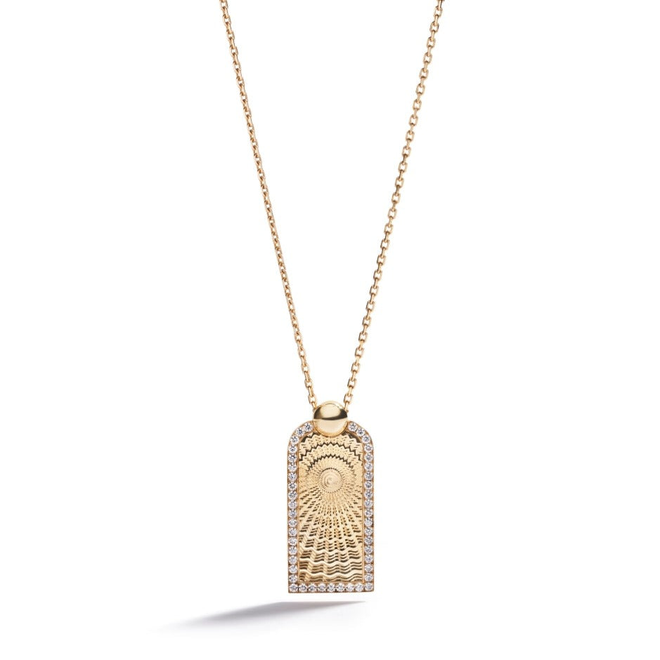 Dog tag i 18 kt. gulguld med 0,60 ct. brillanter
