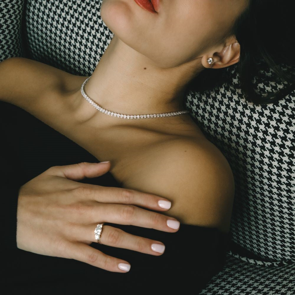 Diamantcollier i 18 kt. hvidguld med 10,57 ct. ovale diamanter