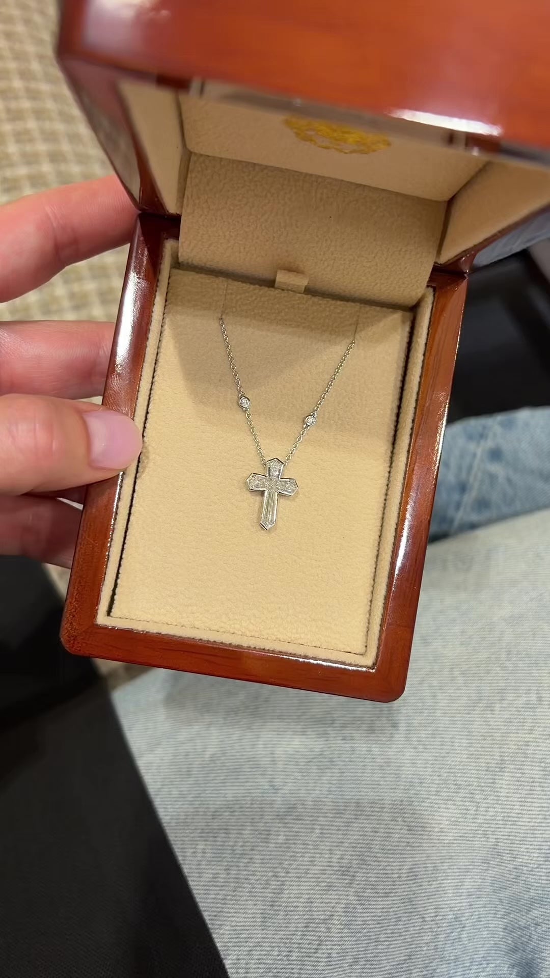 Diamantkors vedhæng med diamanter