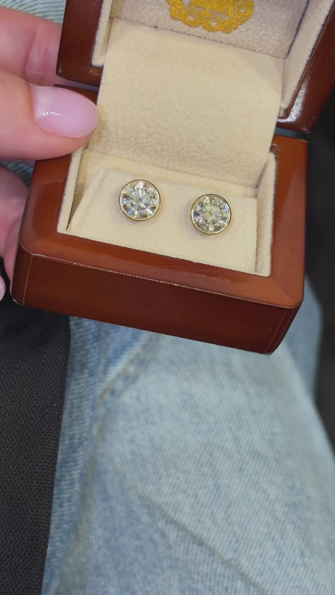 Ørestikker i 18 kt. gulguld med 4,08 ct. champagnefarvede diamanter