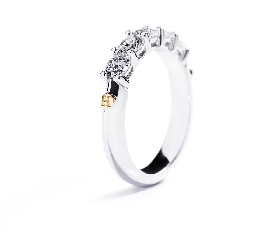 Signatur rækkering med 5 brillanter