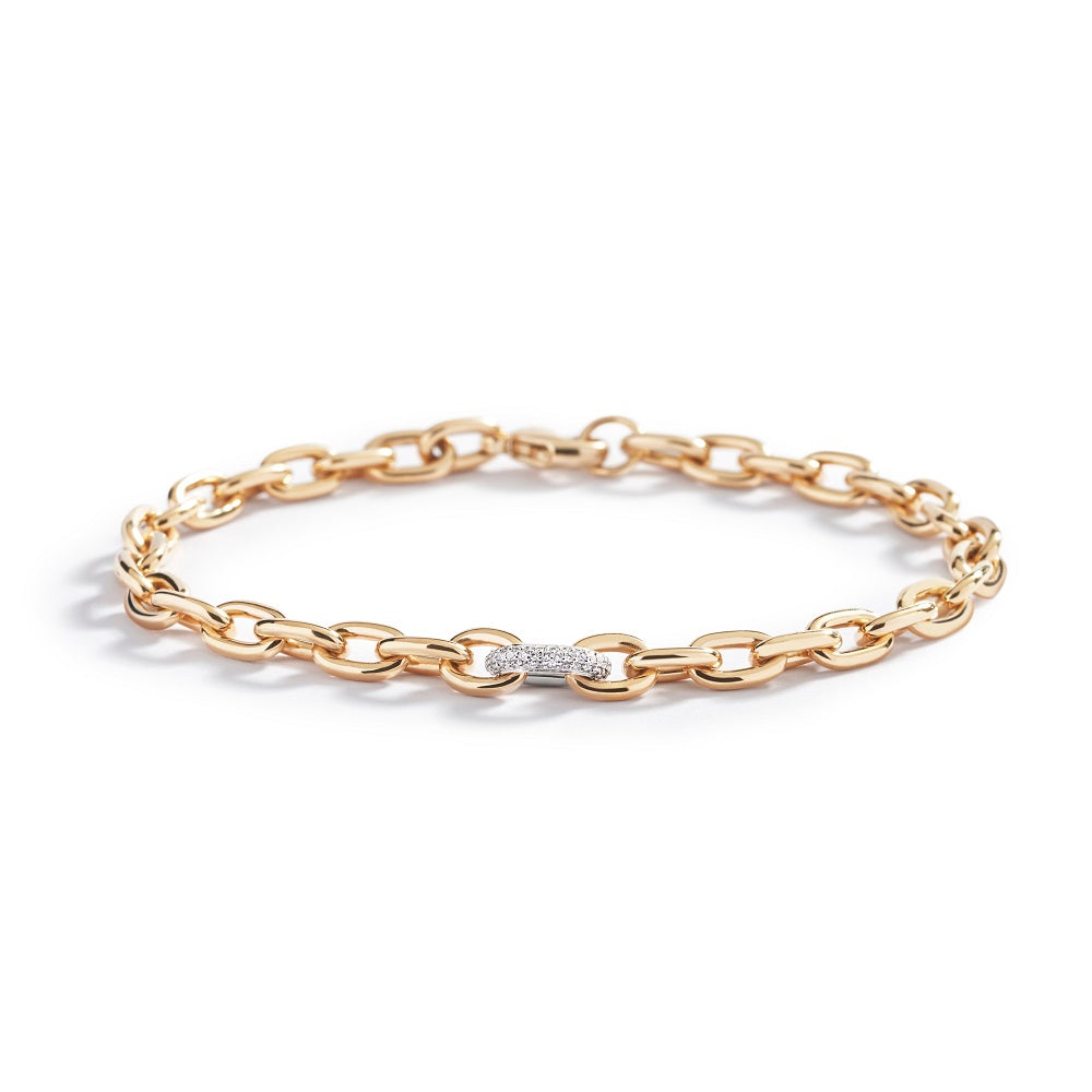 Armbånd i 18 kt. gulguld prydet med 76 pavé-isatte Top Wesselton/VVS-VS brillanter, i alt 0,20 ct.                                                                         Findes også i 18 kt. hvidguld samt i 18 kt. hvidguld med Argyle Pink brillanter. 