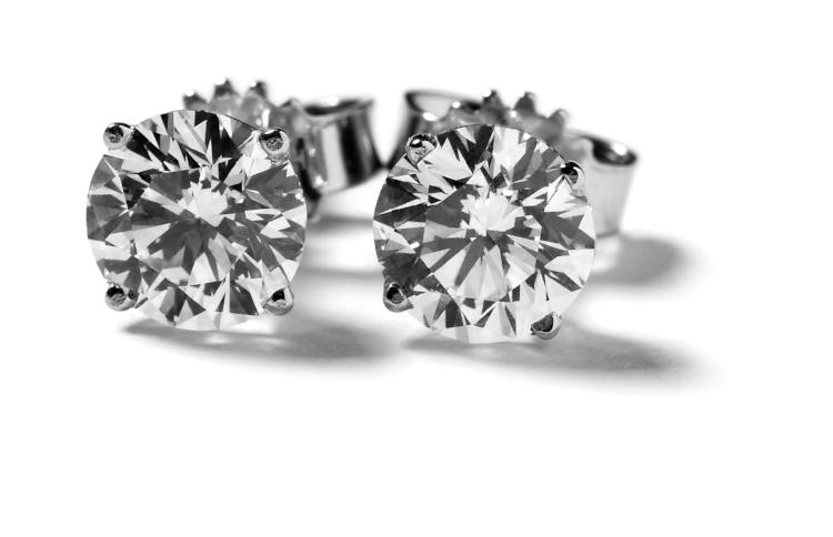 Solitaire ørestikker i 18 karat hvidguld med 2 brillanter