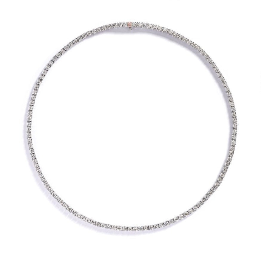 Diamant collier i 18 kt. hvidguld prydet med 118 Top Wesselton/VS-SI brillanter, i alt 14,50 ct. og  en 0,04 ct. Natural Fancy Pink/SI-P diamant.