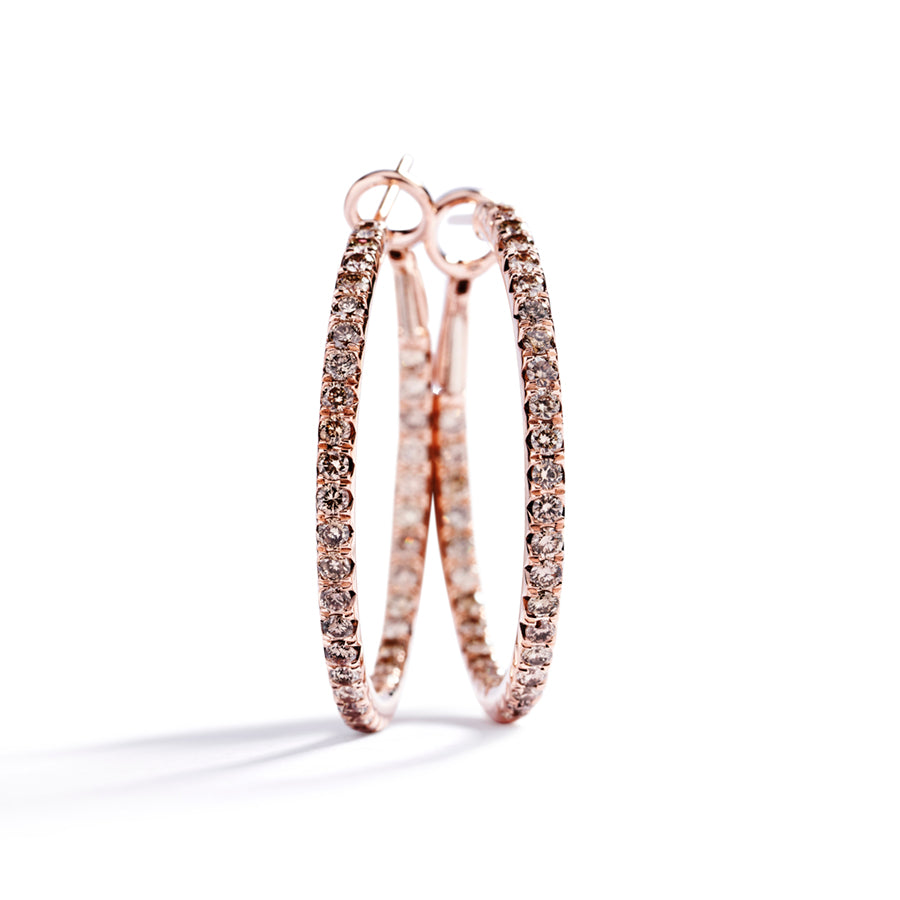 Creoler i 18 kt. rosaguld prydet med 74 champagnefarvede C5/VS brillanter, i alt 1,60 ct.