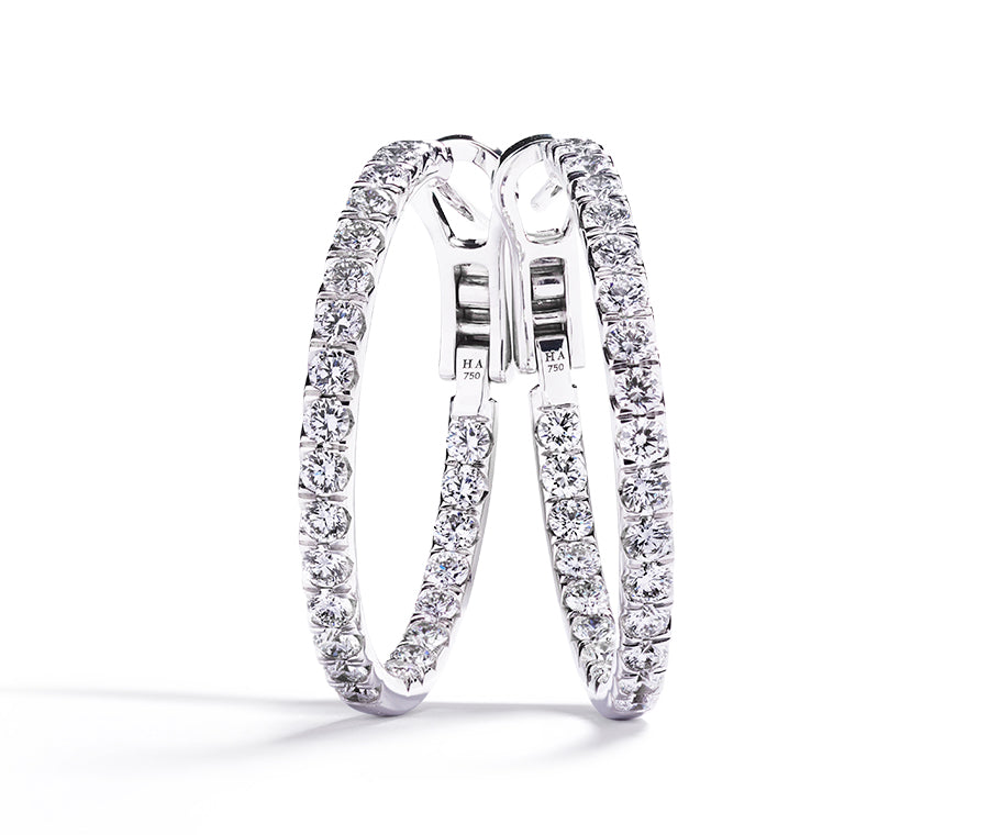 Copenhagen Classic Creoler i 18 kt. hvidguld med 2,48 ct. diamanter